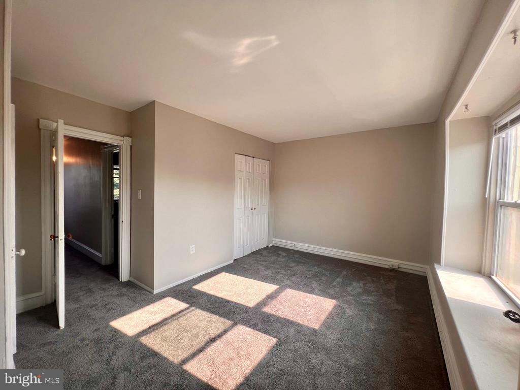 1323 N DUPONT STREET B