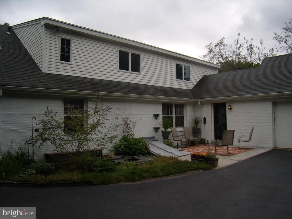 305 CORNWALL ROAD