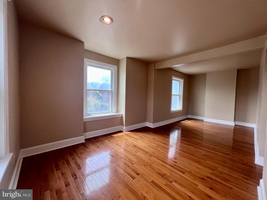 1303 W 13TH STREET 6