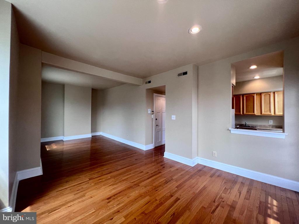 1303 W 13TH STREET 6