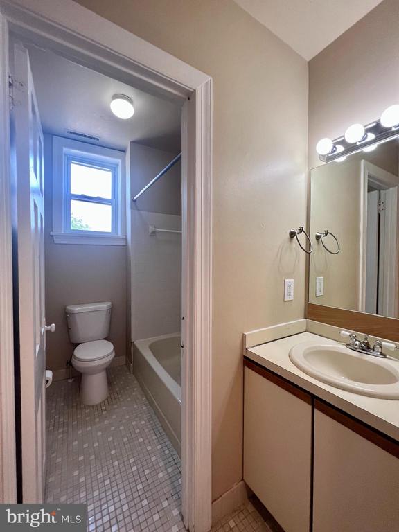 1303 W 13TH STREET 6