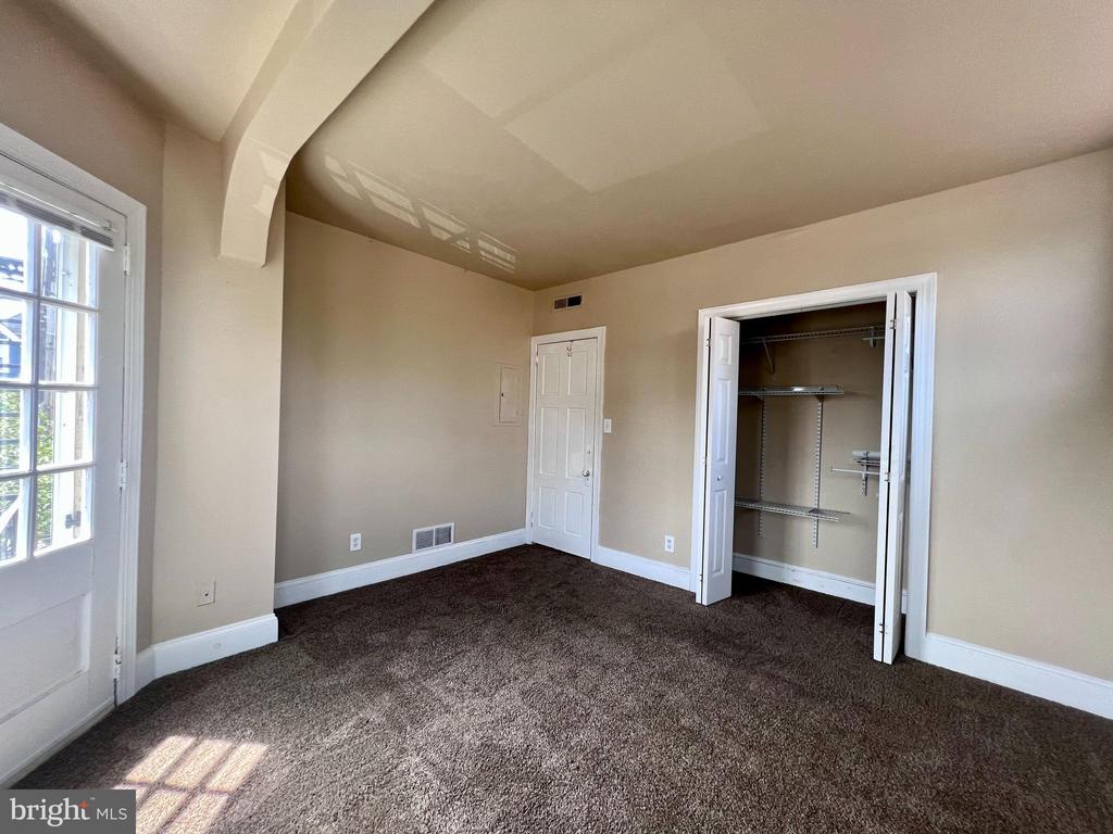1303 W 13TH STREET 6