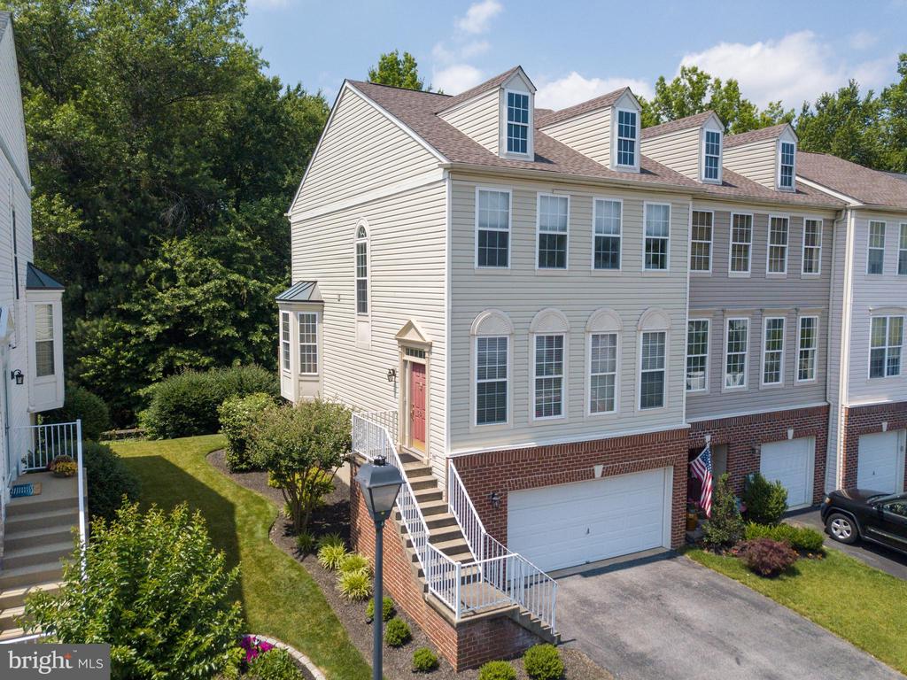 536 E BOXBOROUGH DRIVE
