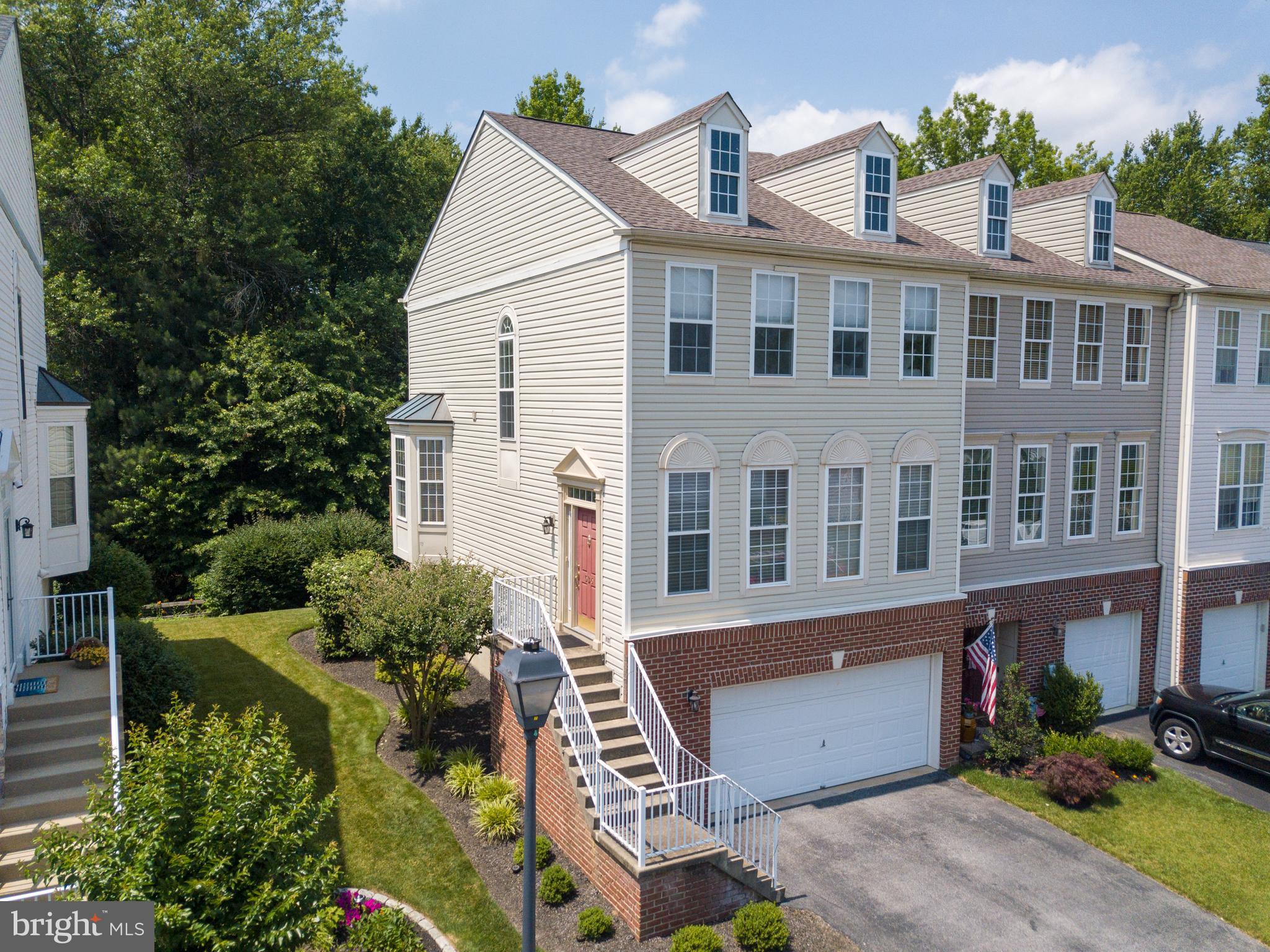 536 E BOXBOROUGH DRIVE