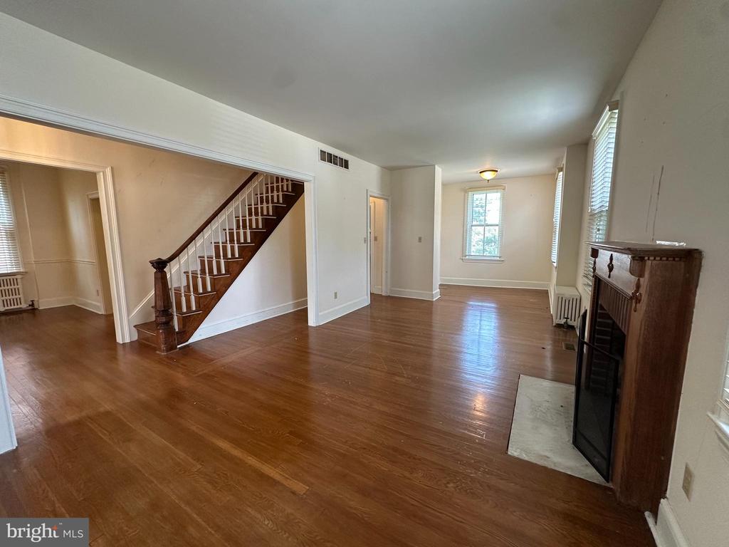 2401 W 18TH STREET