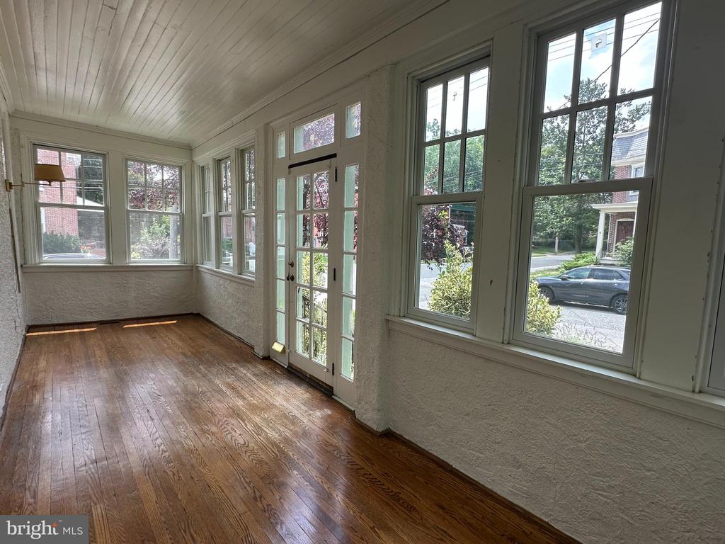 2401 W 18TH STREET