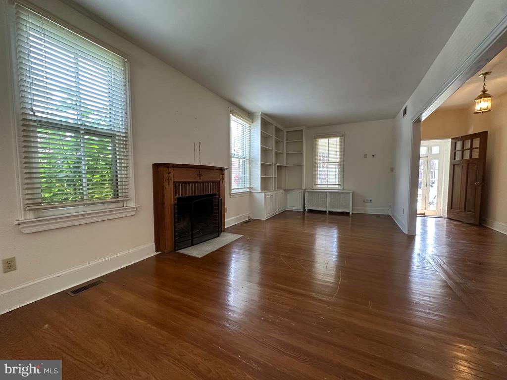2401 W 18TH STREET