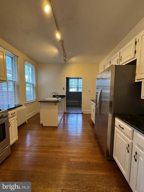 2401 W 18TH STREET
