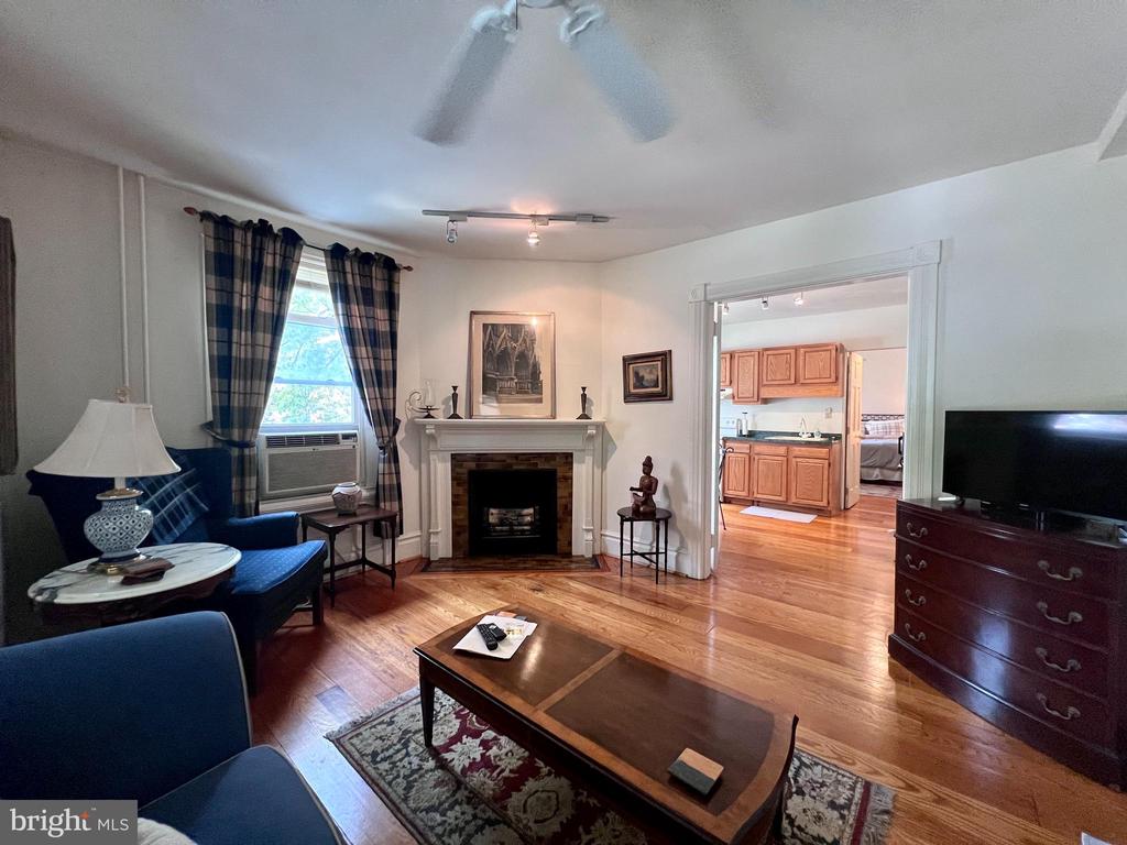 1215 GILPIN AVENUE 1