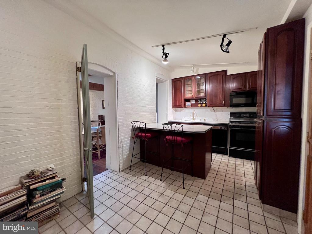 819 N JACKSON STREET 2