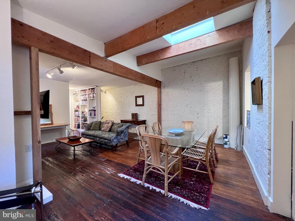 819 N JACKSON STREET 2