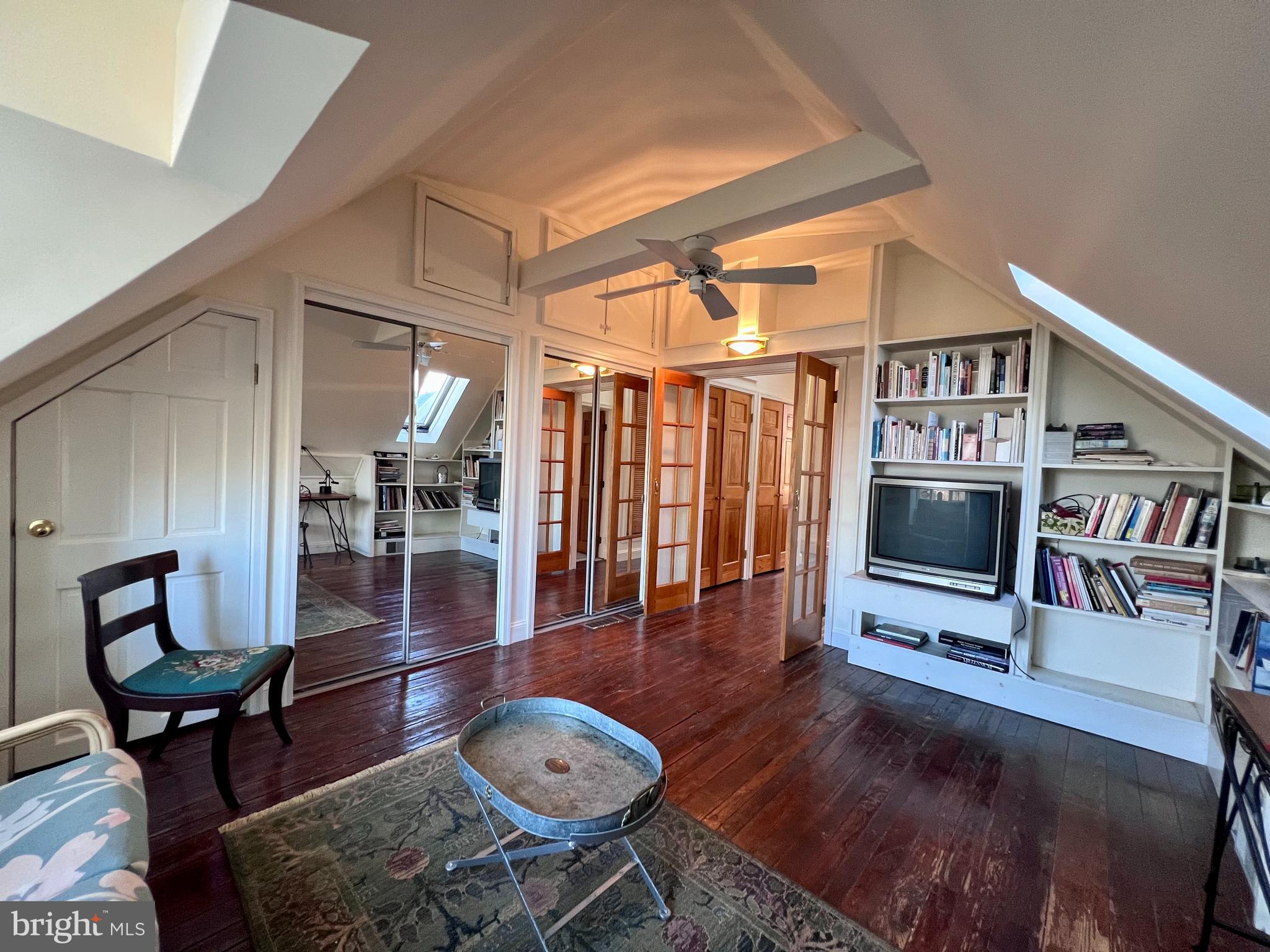 819 N JACKSON STREET 2