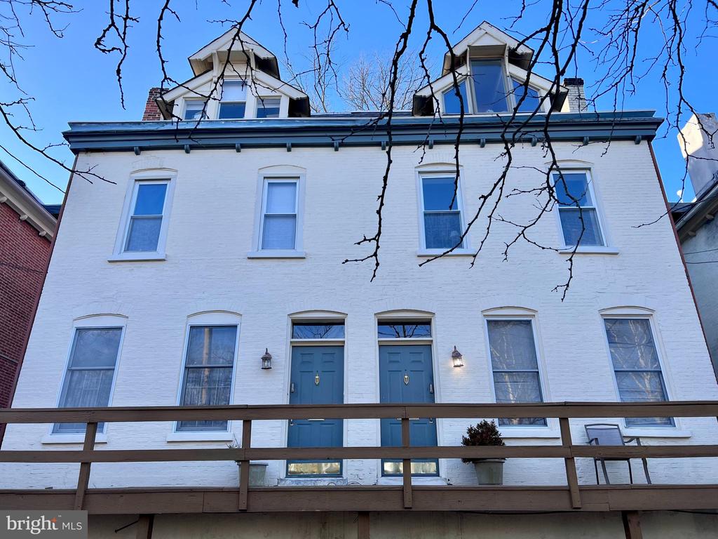 819 N JACKSON STREET 2