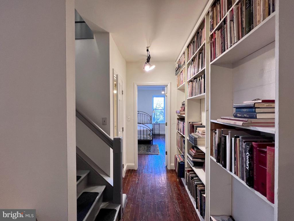 819 N JACKSON STREET 2