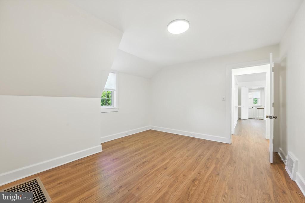 22 CENTER MEETING ROAD B