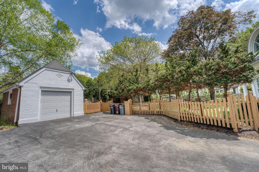 2305 MACDONOUGH ROAD