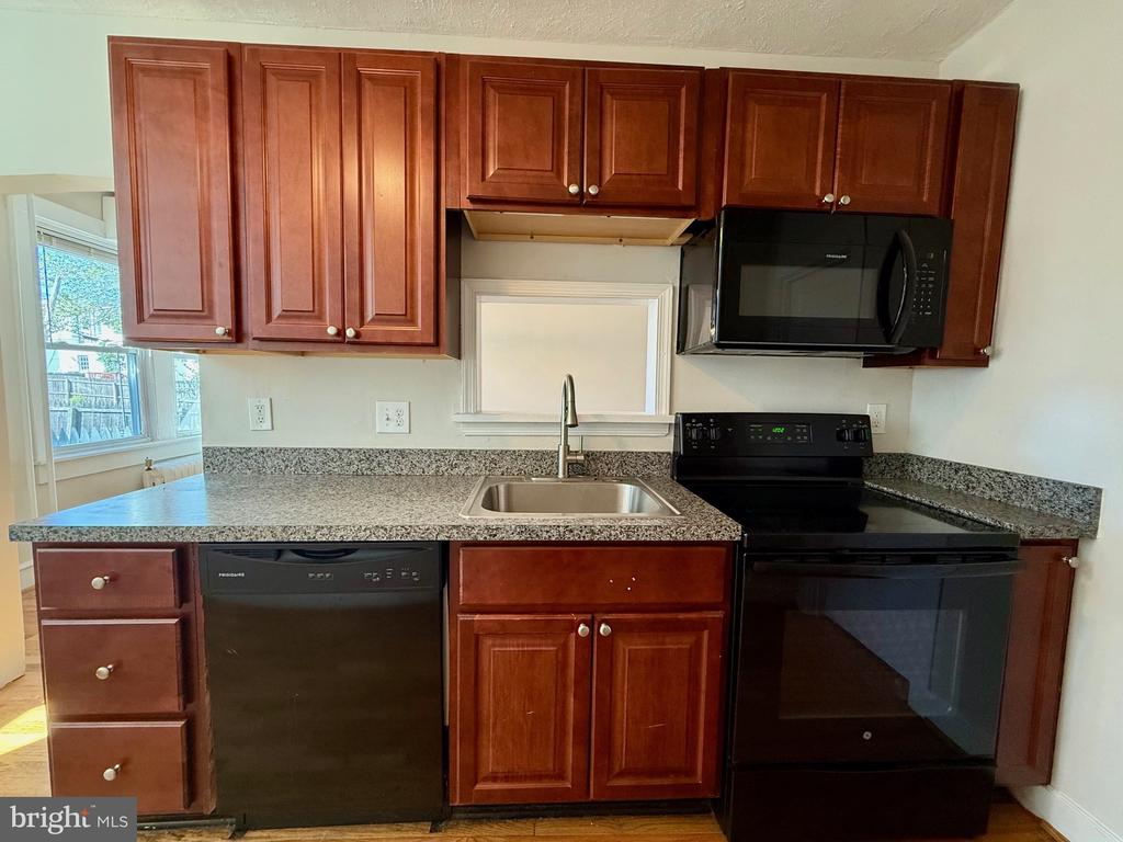 1704 W 14TH STREET