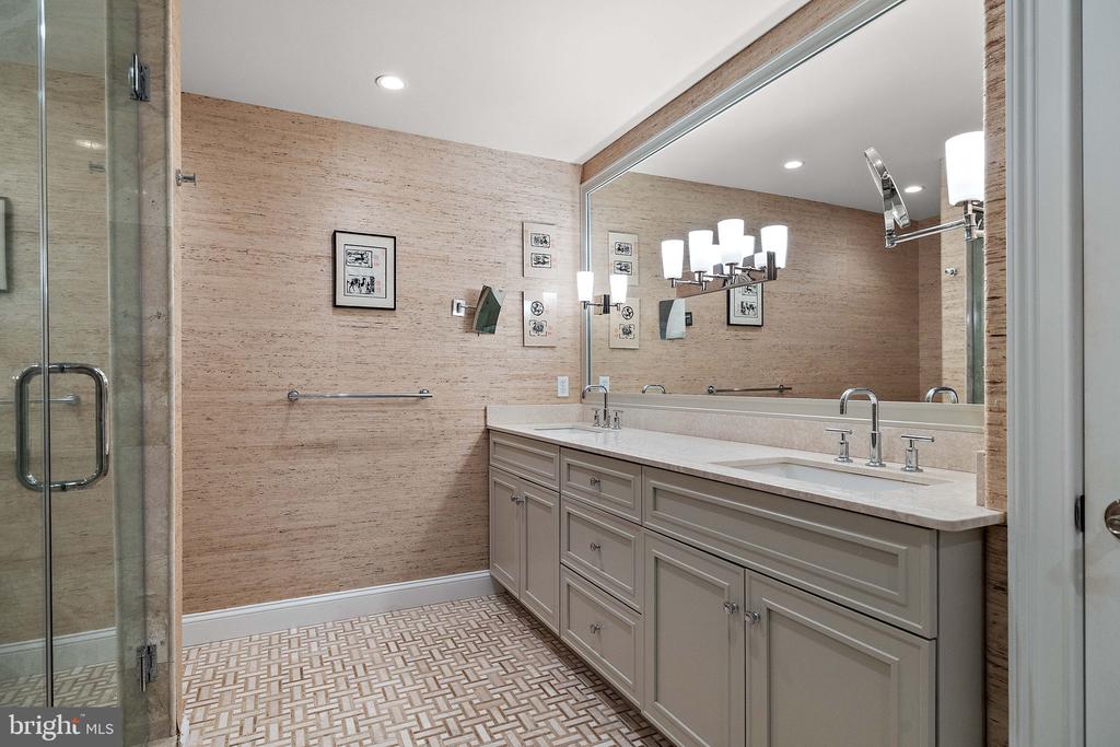 1702 N PARK DRIVE Unit: 25