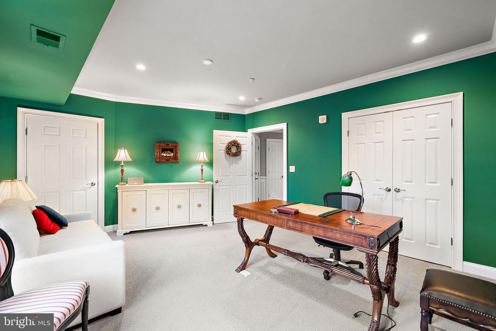 1702 N PARK DRIVE Unit: 25
