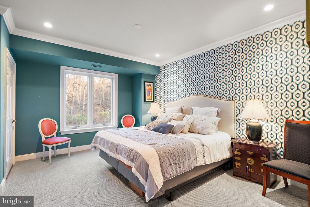 1702 N PARK DRIVE Unit: 25