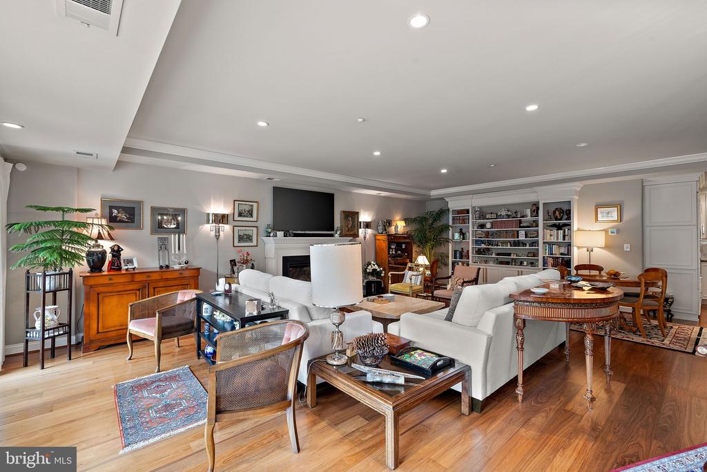 1702 N PARK DRIVE Unit: 25