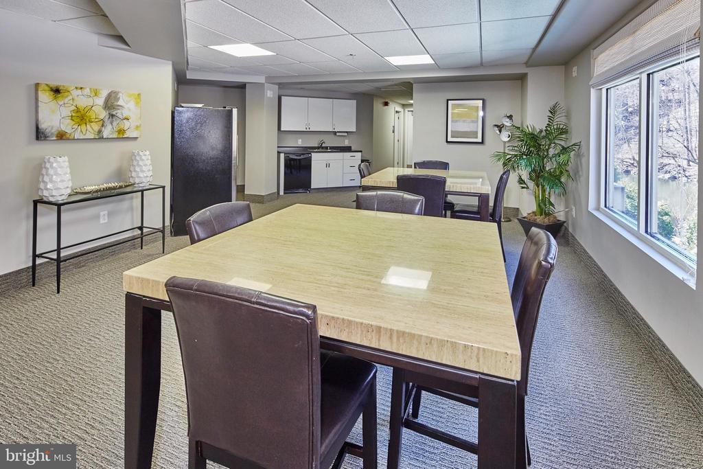 1702 N PARK DRIVE Unit: 25