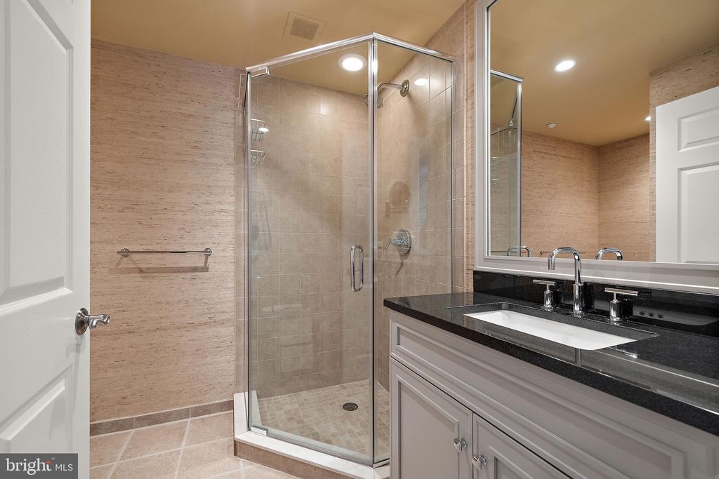 1702 N PARK DRIVE Unit: 25