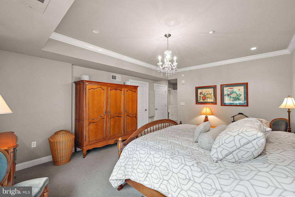 1702 N PARK DRIVE Unit: 25