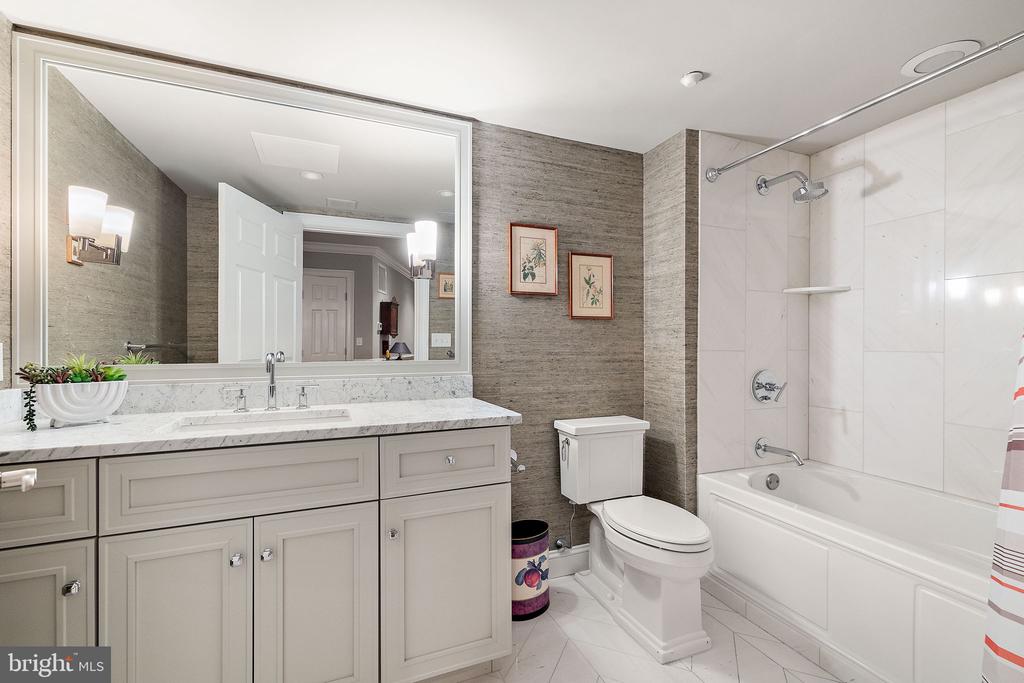 1702 N PARK DRIVE Unit: 25