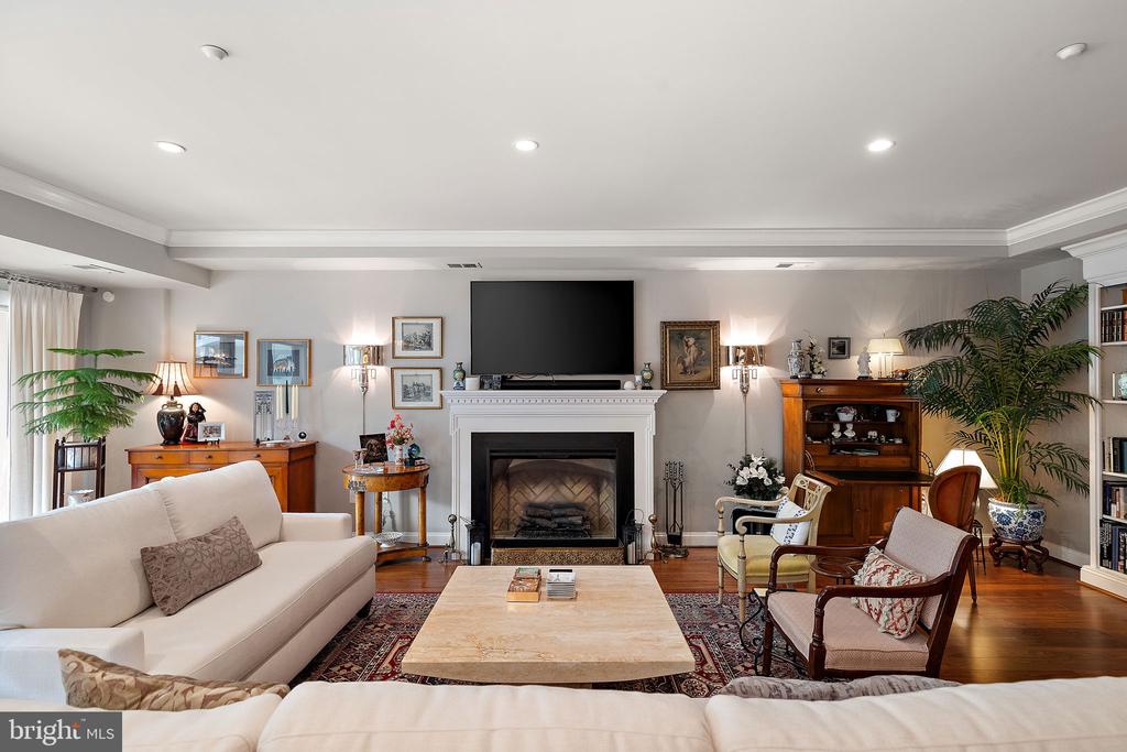 1702 N PARK DRIVE Unit: 25