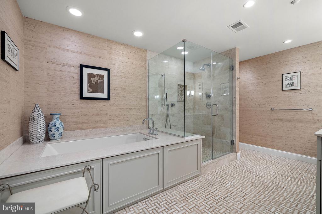 1702 N PARK DRIVE Unit: 25