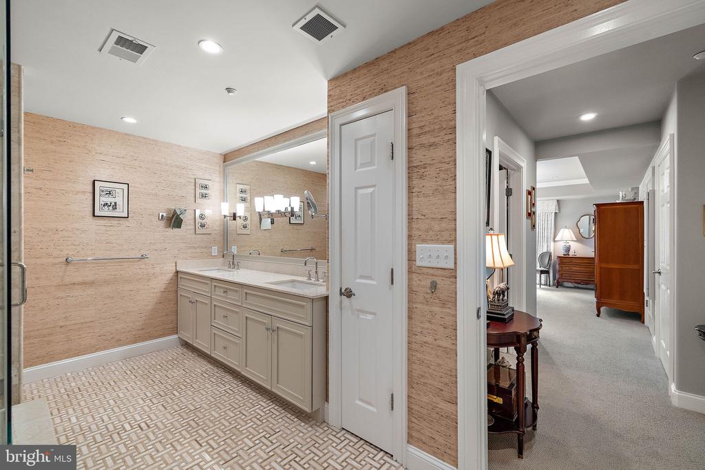 1702 N PARK DRIVE Unit: 25