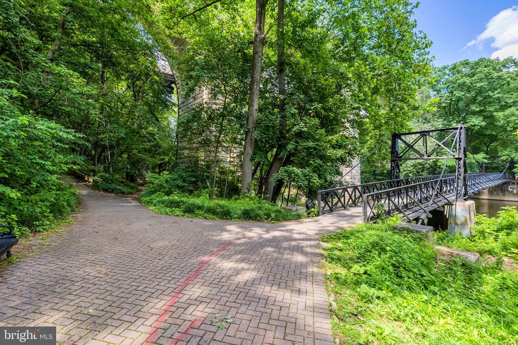 1702 N PARK DRIVE Unit: 25