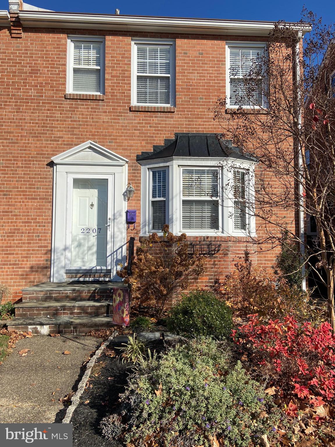 2207 W 9TH STREET