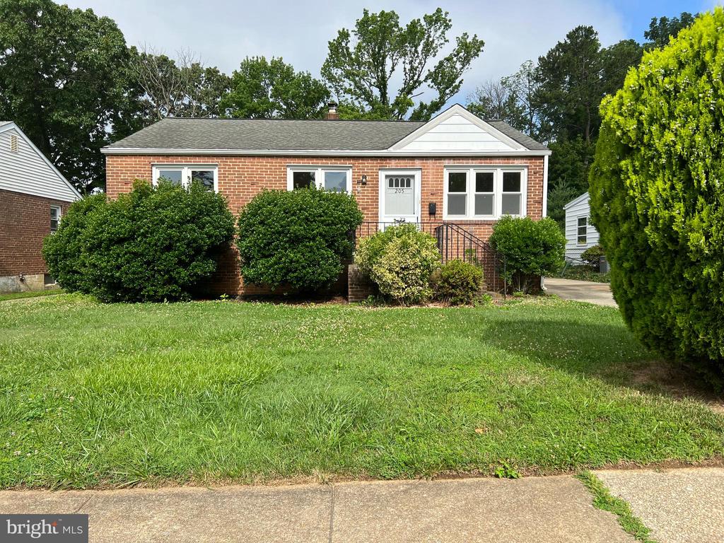 205 DUMONT ROAD
