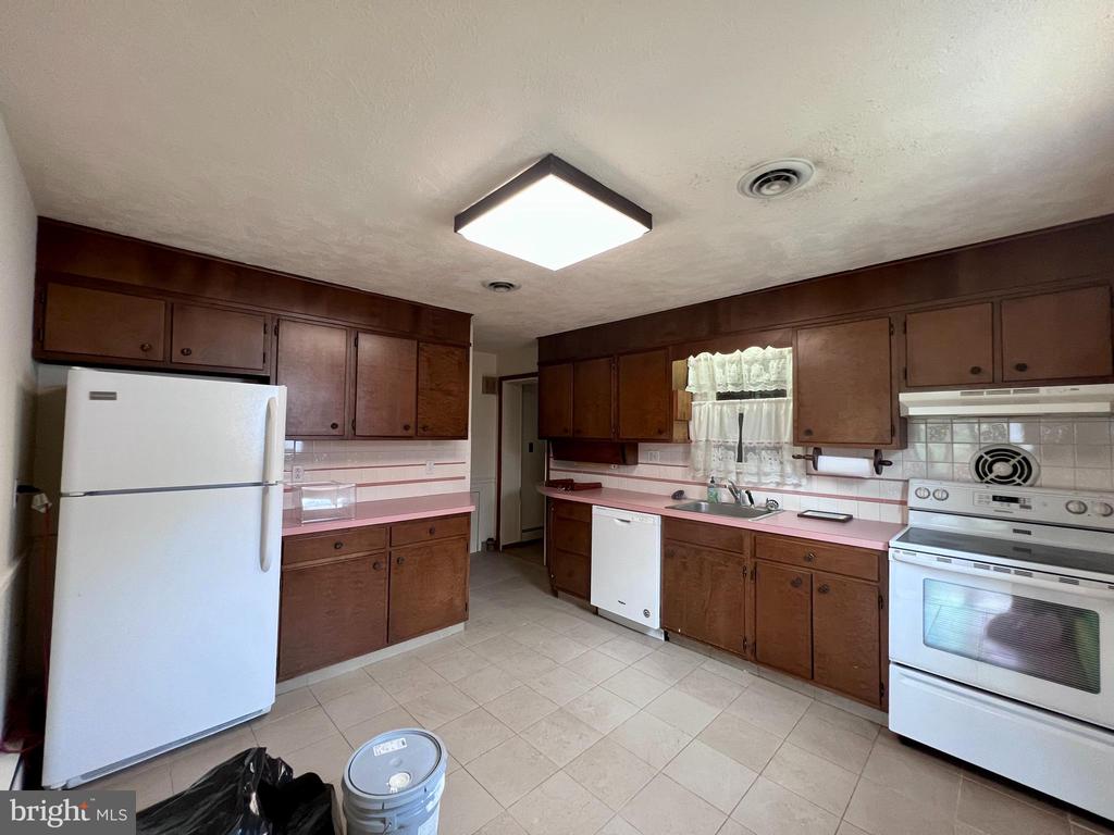 205 DUMONT ROAD