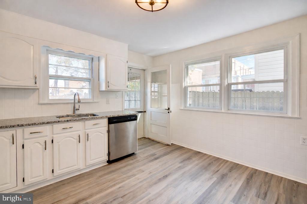 1909 W 8TH STREET