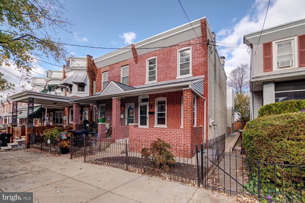 1909 W 8TH STREET
