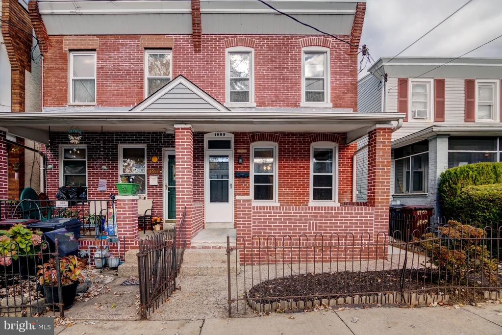 1909 W 8TH STREET