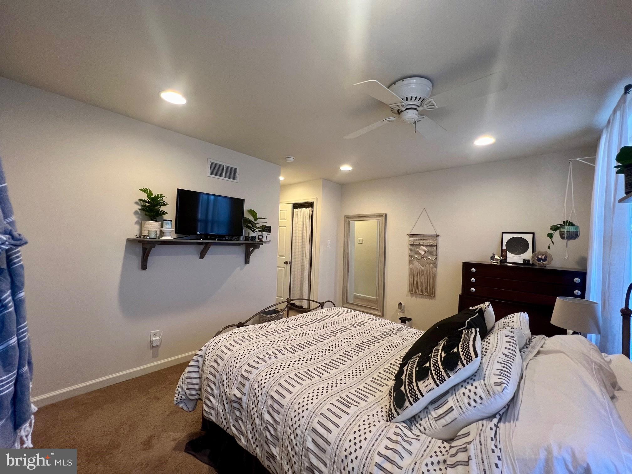 1908 N LINCOLN STREET