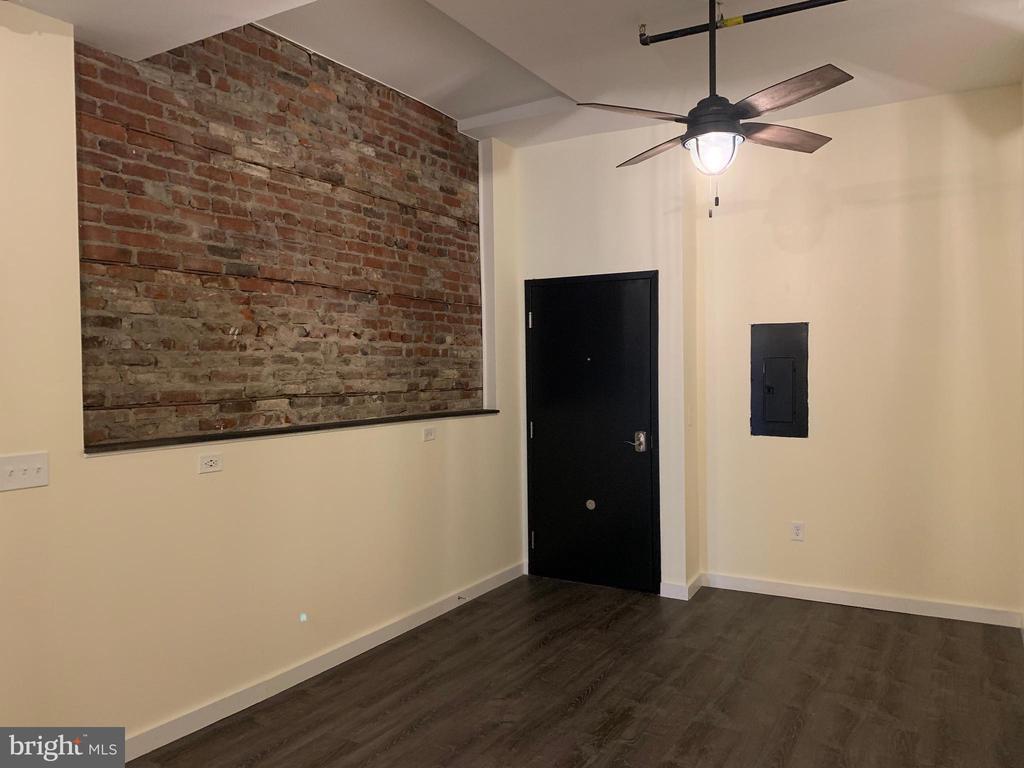 833 N MARKET STREET 202