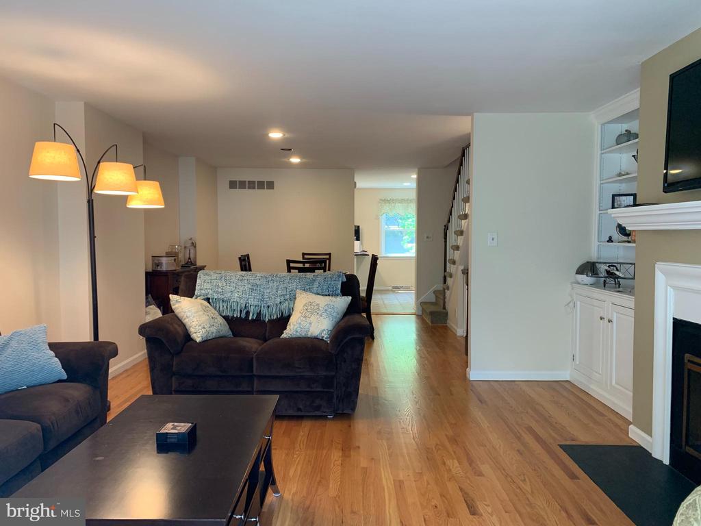 1319 W 10TH STREET
