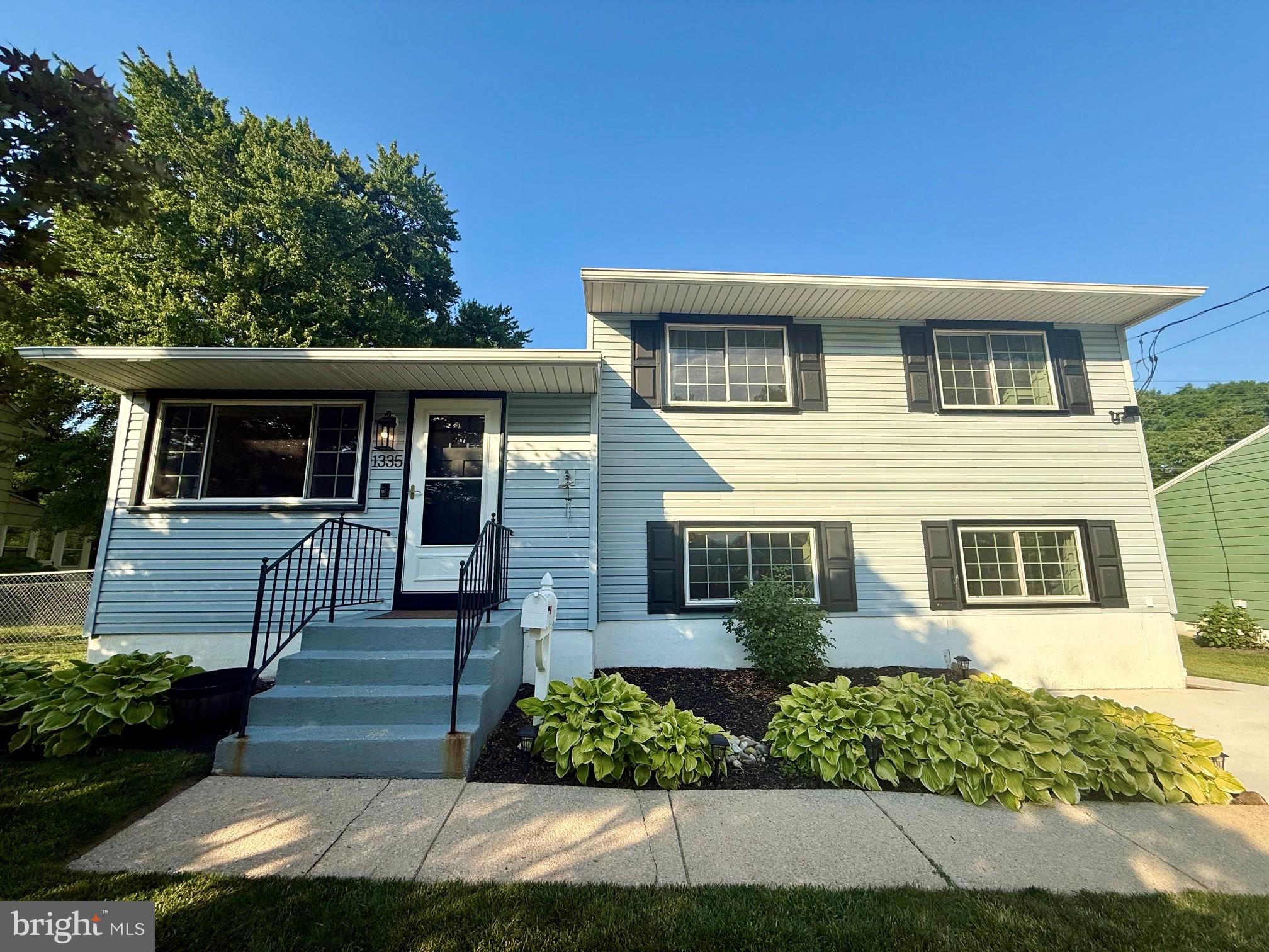 1335 GREENLEAF ROAD