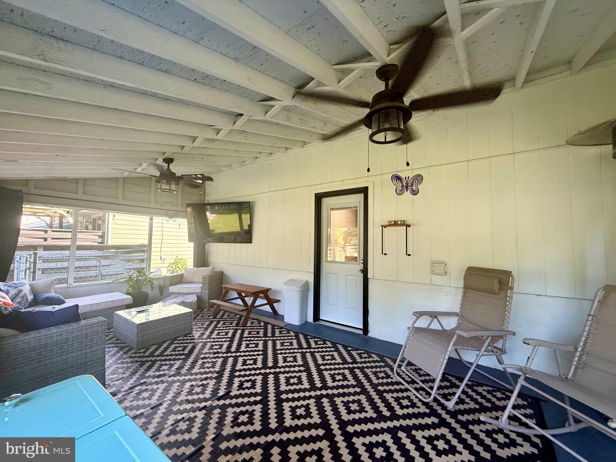 1335 GREENLEAF ROAD