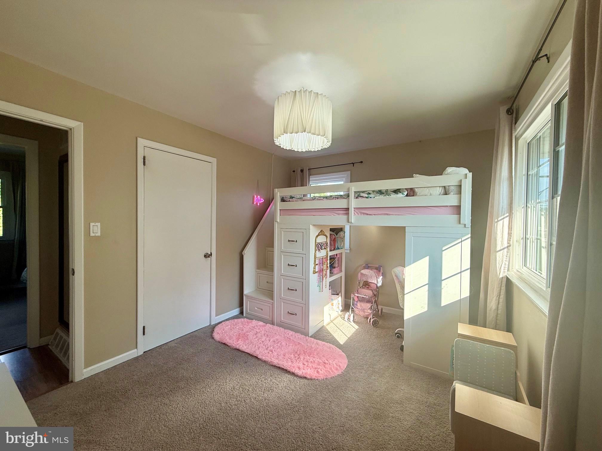 1335 GREENLEAF ROAD