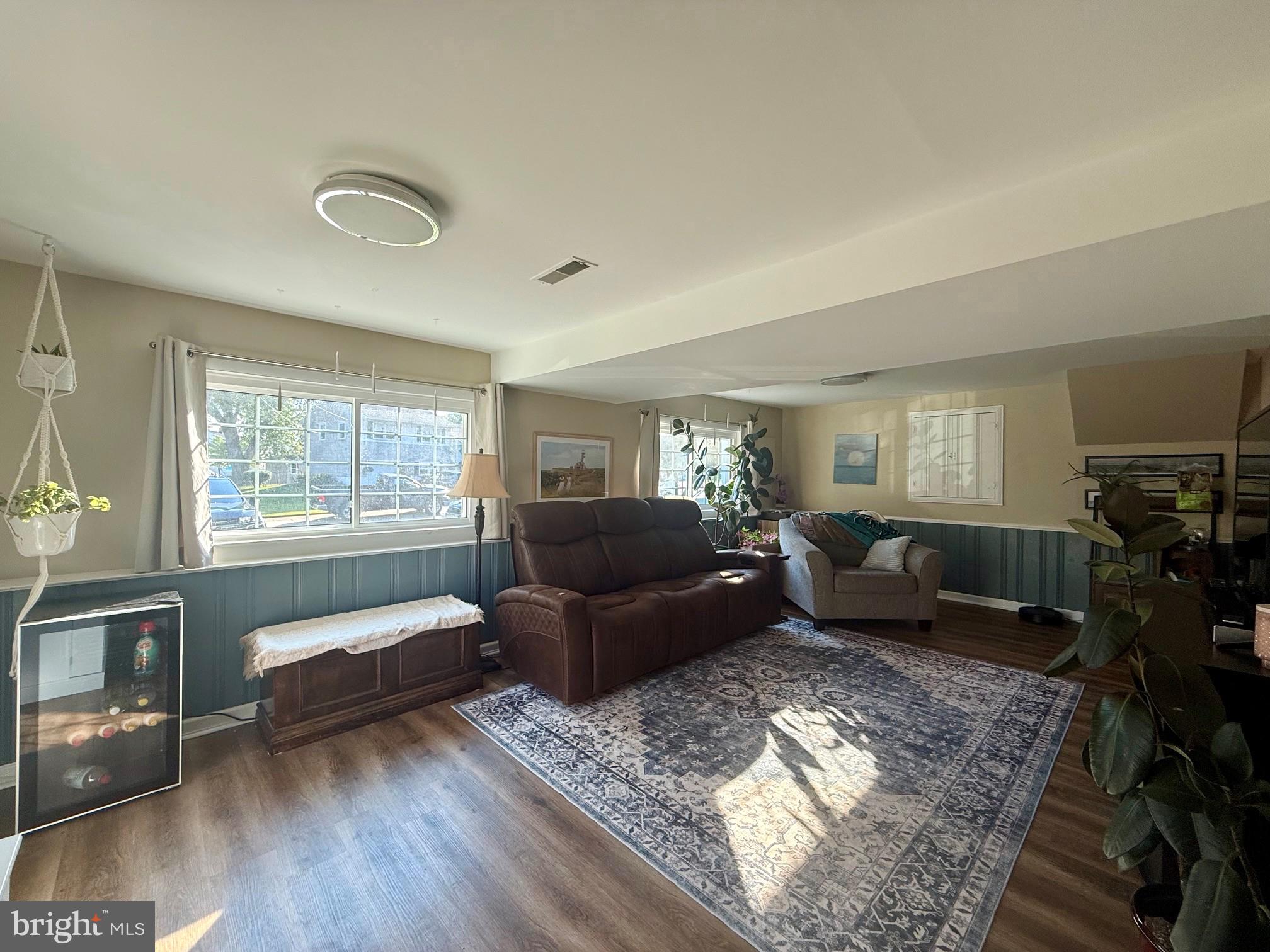 1335 GREENLEAF ROAD