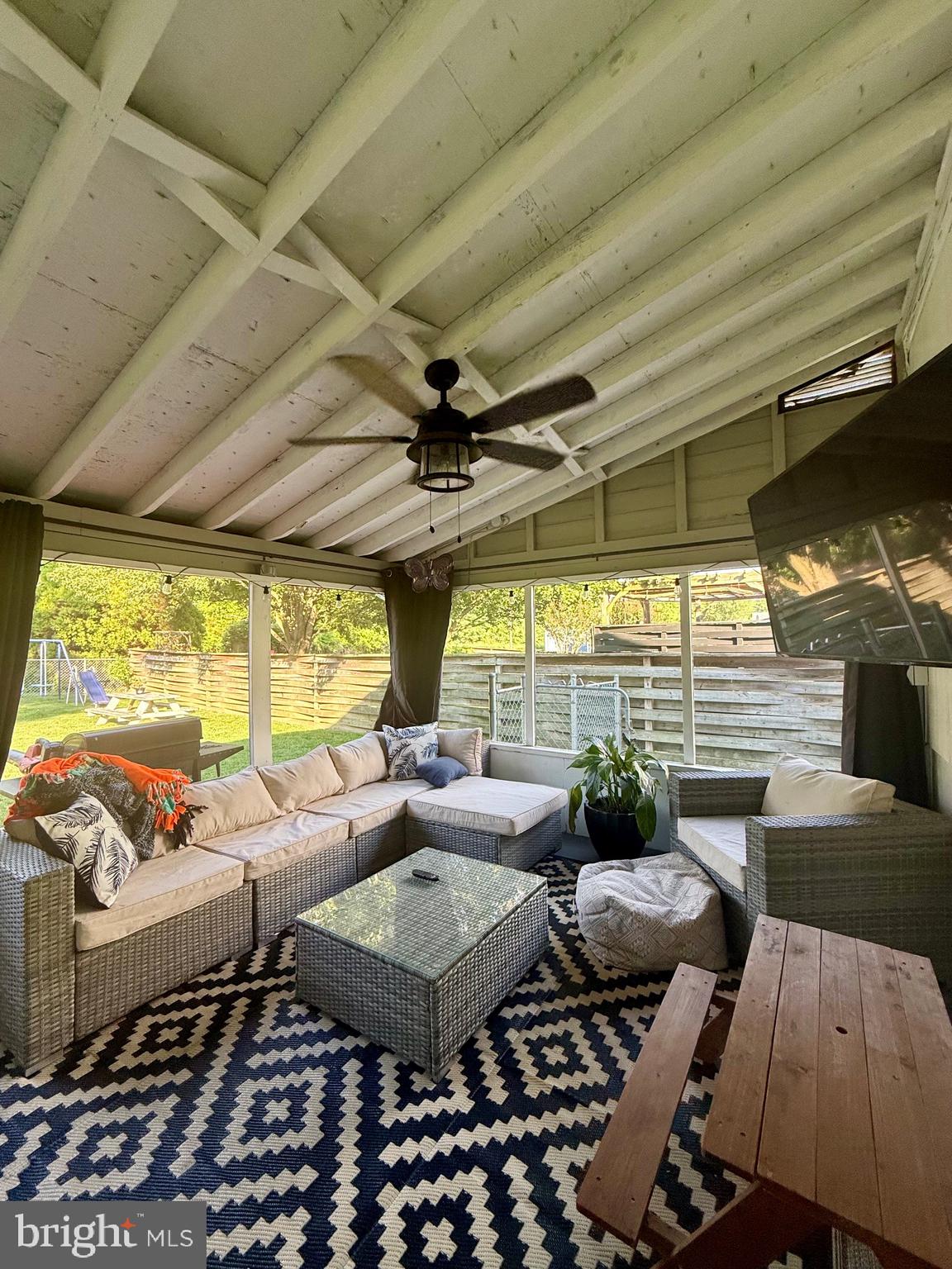 1335 GREENLEAF ROAD