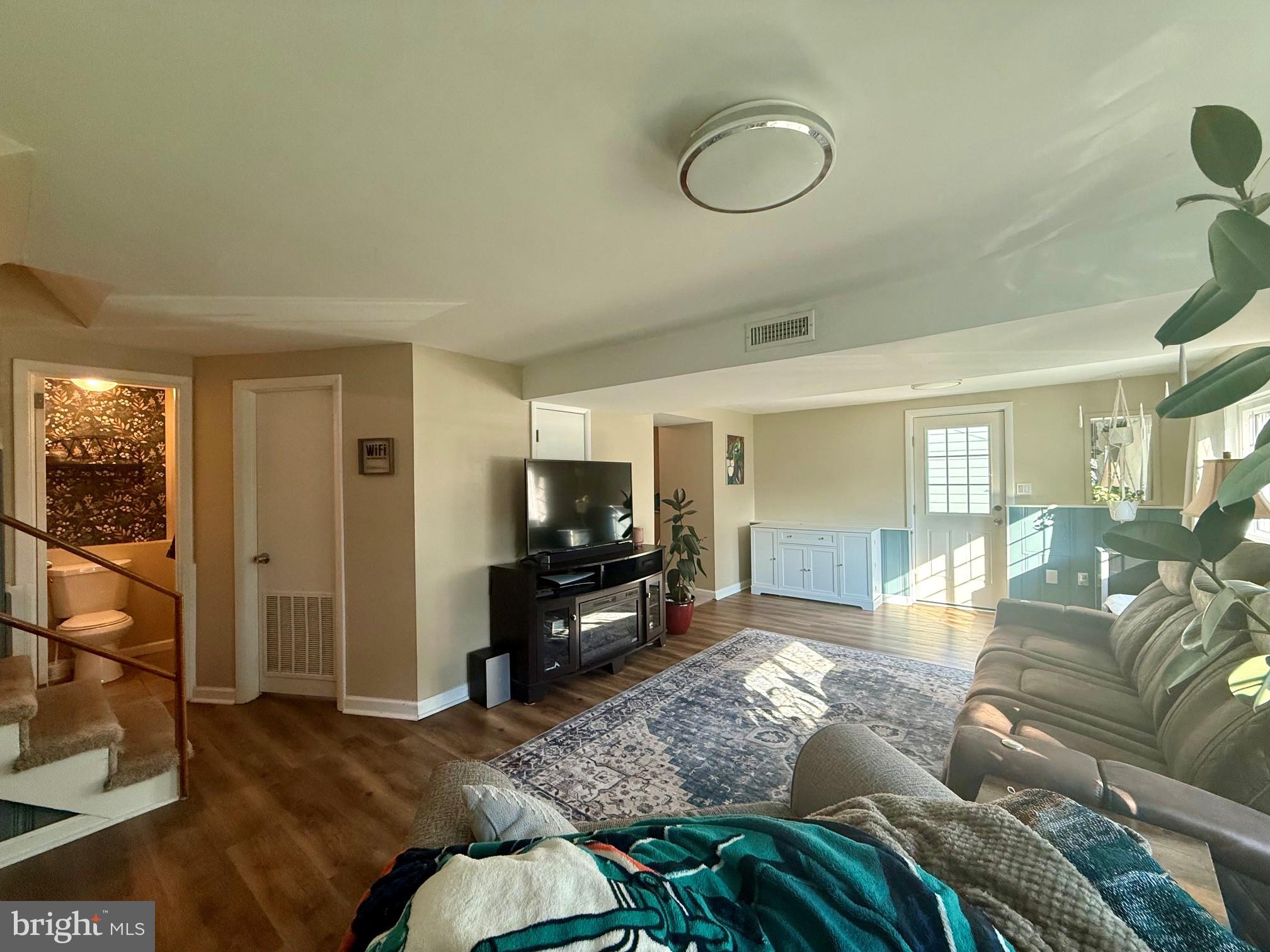 1335 GREENLEAF ROAD