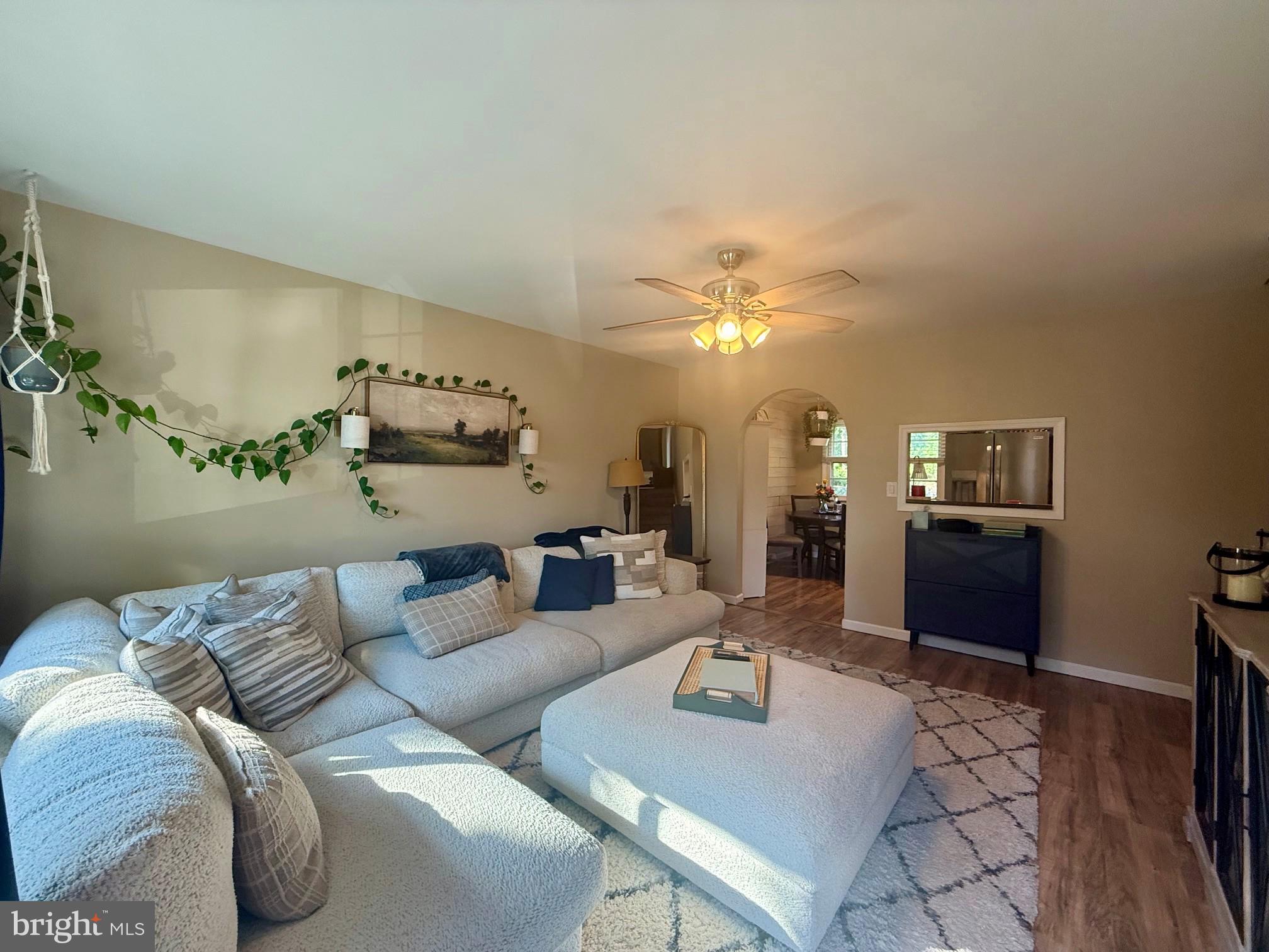 1335 GREENLEAF ROAD