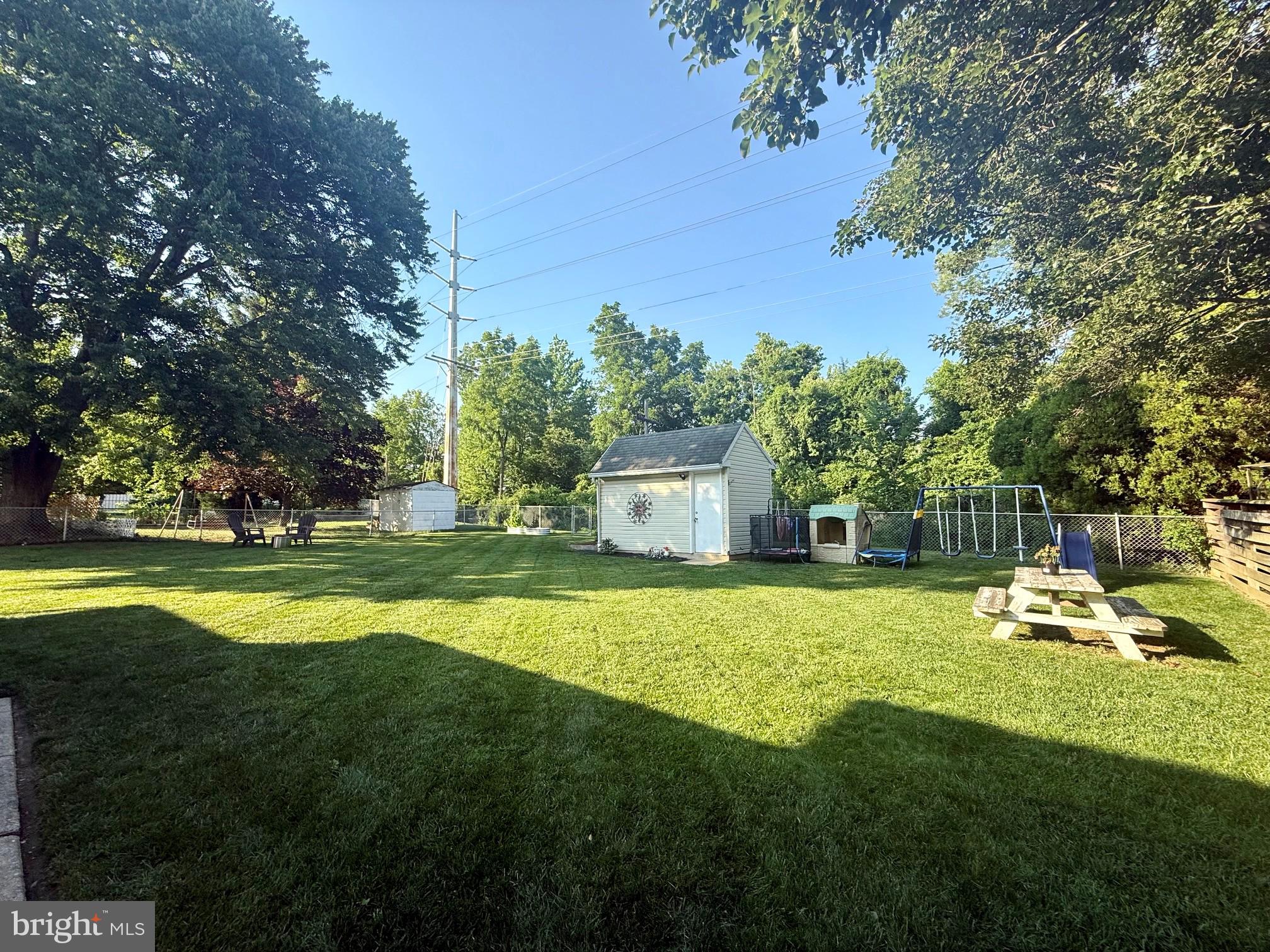 1335 GREENLEAF ROAD